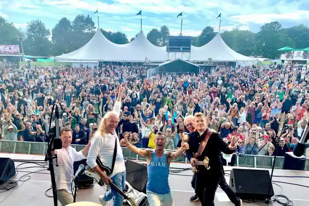 BELLAMI - Jeg har altid sagt kategorisk nej til at spille Kim Larsen numre med andre end Kim Larsen. Men noget i mig ændrede sig efter han døde